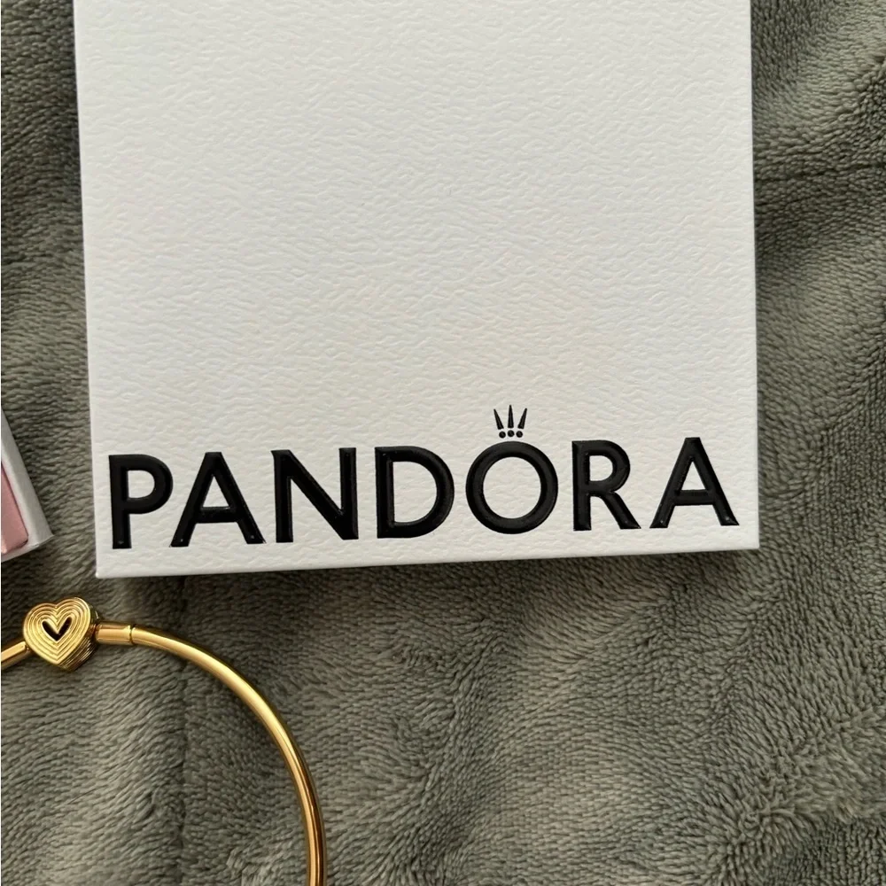 Pandora Gold Heart Bangle - Picture 3 of 5